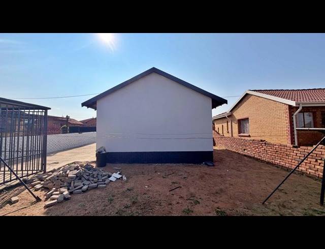 2 BEDROOM HOUSE FOR SALE IN SOSHANGUVE WW